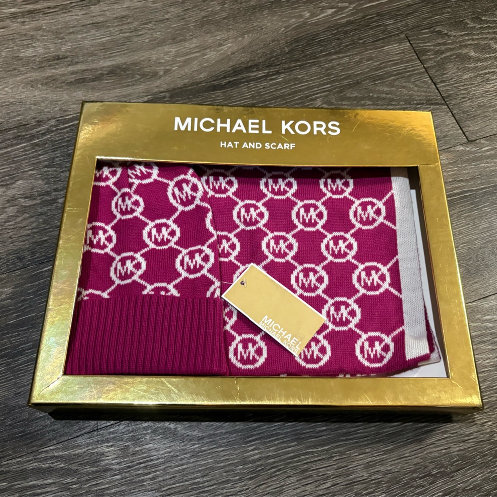 Michael Kors Fall ‘23 Hat & Scarf Set NWT